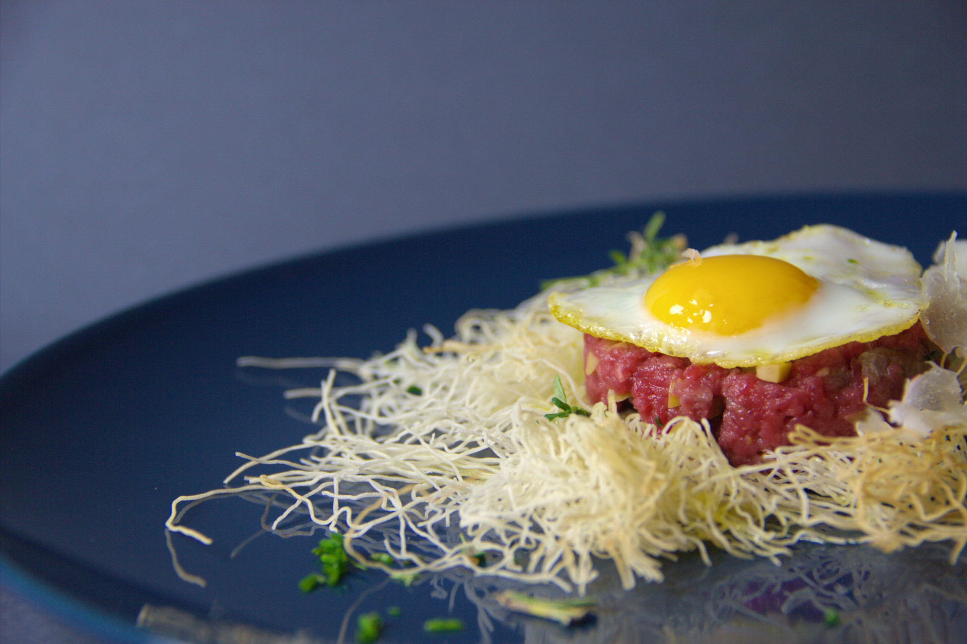 Tartara di spinaci con uova in camicia